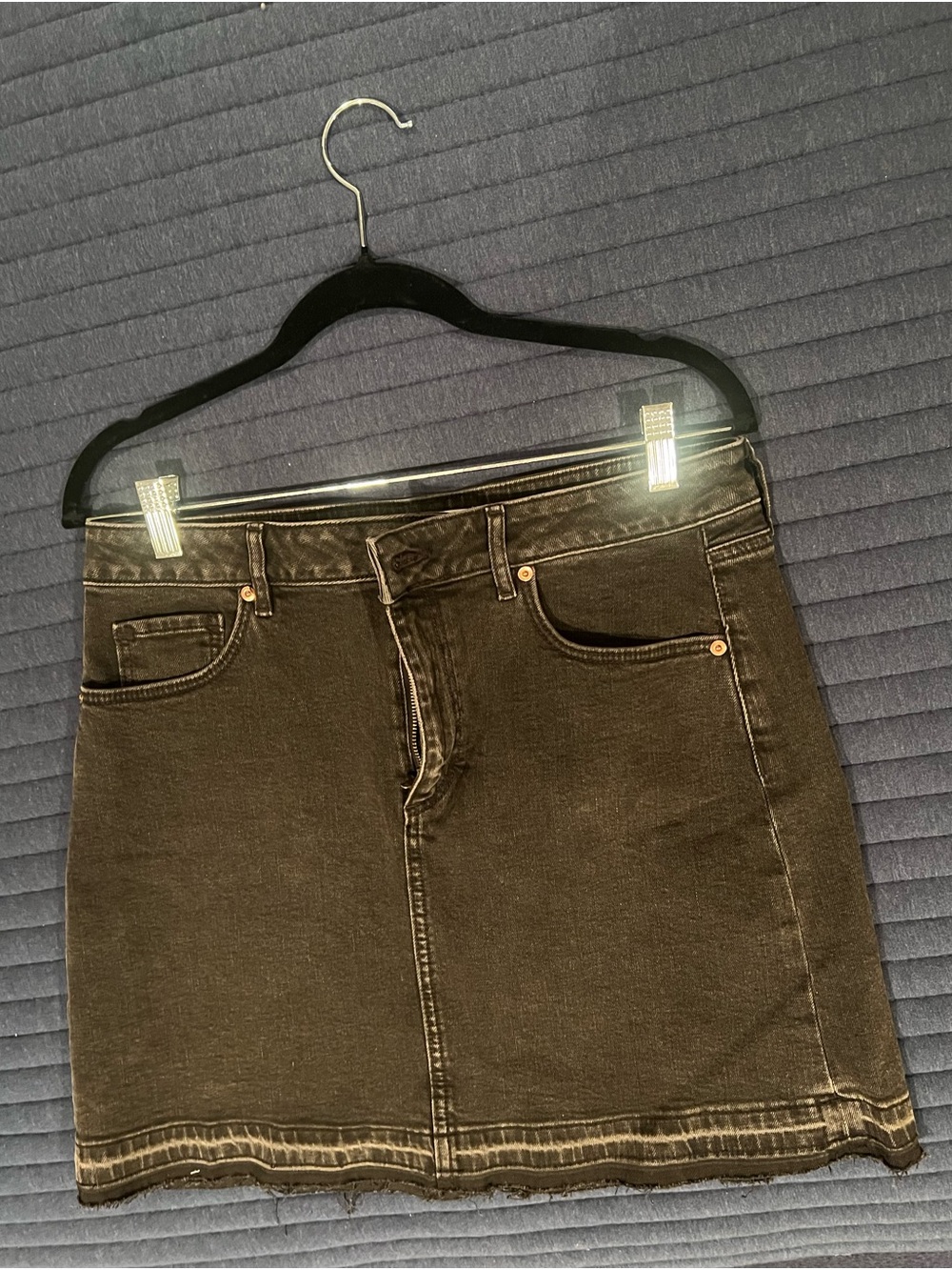 Ann Taylor Lift black denim distressed skirt.. size 8
